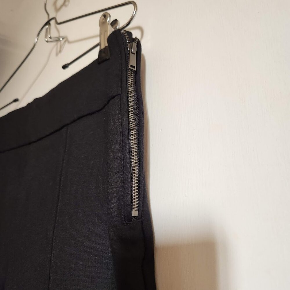 GAP Size Medium Skinny Pants Black Side Zipper Tapered at the bottom - Picture 3 of 7